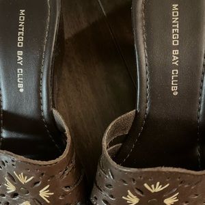 Brown 7 1/2 m sandals with small wedge heel.